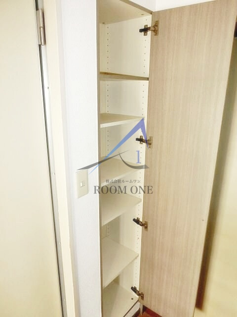 ライオンズマンション中野南の設備|玄関収納です。