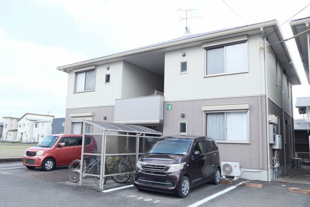 シティ クレール F棟の駐車場