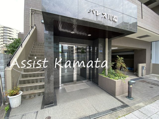 パレス川端のエントランス