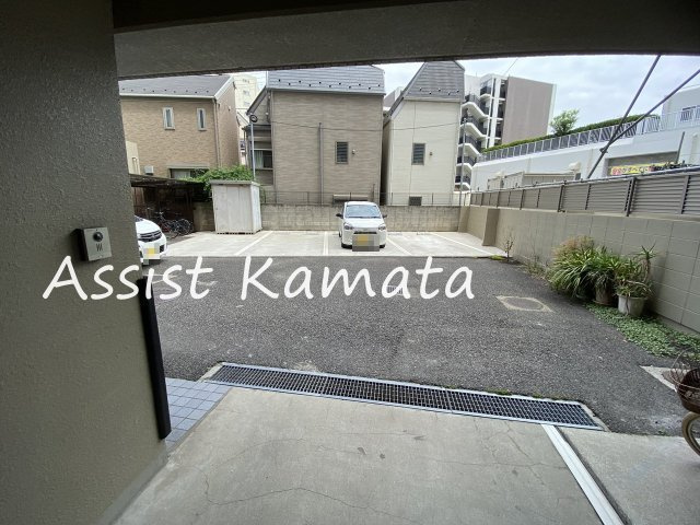 パレス川端の駐車場