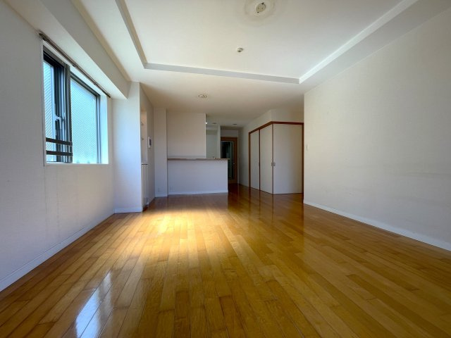 アーサー室見サウスステージの洋室|ゆとりある居室は家具の配置がしやすく、自分らしい空間づくりを楽しめます☆