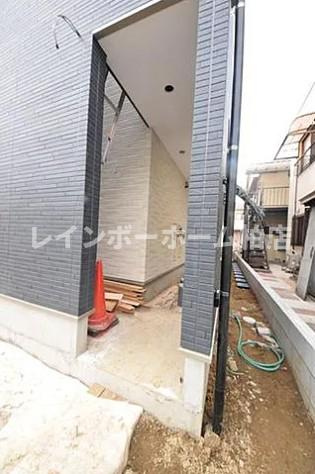 特典：仲介手数料が無料です!!のエントランス|※建築中の時の写真になります。