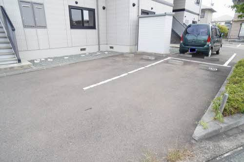 ディアス大館の駐車場
