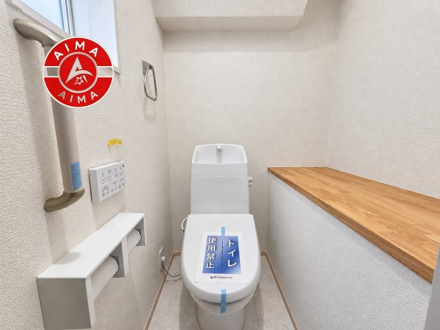 福岡市南区曰佐3丁目第1-4棟（1号棟）の内観：施工例|温水洗浄便座を完備しております。2ヶ所にトイレがあるのは朝の慌ただしい時間も安心です。