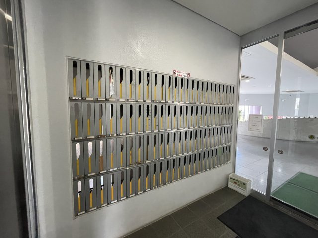 中古マンション　郡山ダイカンプラザ　橘小学校・第三中学校の設備|エントランス付近に集合郵便受けがあります！