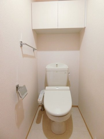 アプローズコートのトイレ|写真は同建物の別部屋を参考に掲載しております。