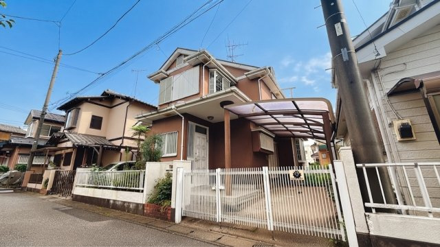 【外観】 | アレンジ自在なお庭がある一戸建て～千葉県野田市山崎～ | 落ち着いた色合いの外壁と門扉が付いた独立感のある一戸建てです。