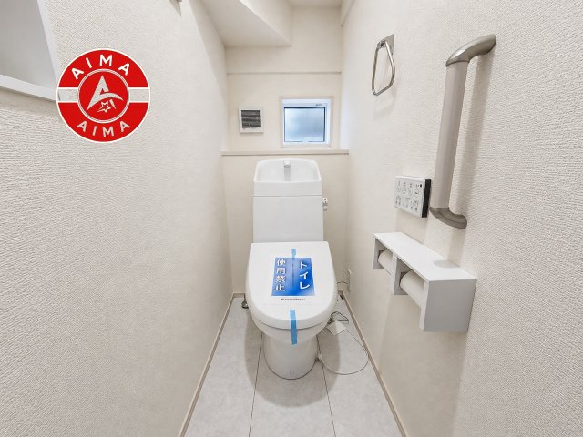 福岡市南区曰佐3丁目第1-4棟（2号棟）の内観：施工例|温水洗浄便座を完備しております。2ヶ所にトイレがあるのは朝の慌ただしい時間も安心です。