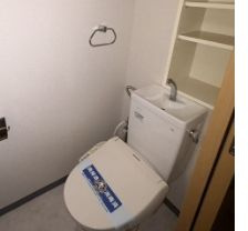 アセンションアイディ浅草のトイレ|落ち着いた色調のトイレです
