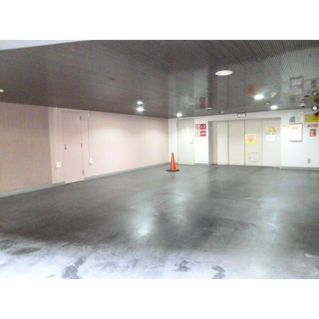 グランドメゾン三軒茶屋の駐車場