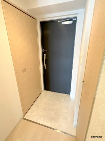 ルクレ難波　仲介手数料無料の玄関