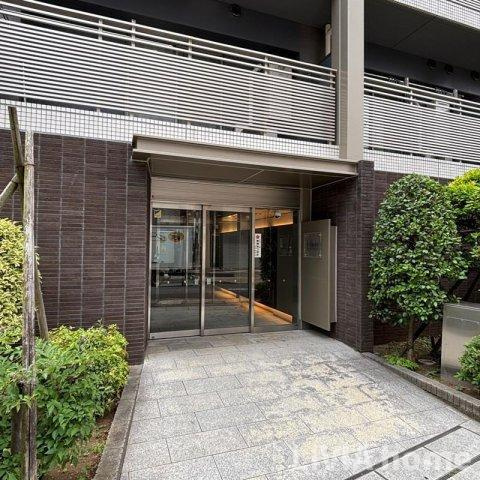 中野区東中野１丁目の賃貸マンションのエントランス