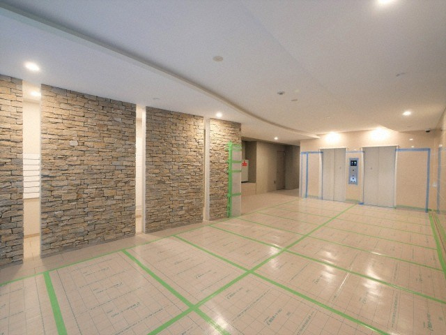 セレニテ桜川駅前プリエのロビー