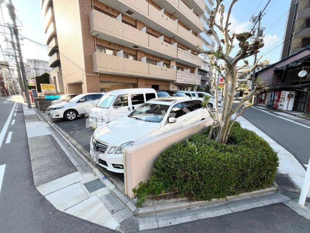 プレサンス名古屋駅前プラチナムの駐車場
