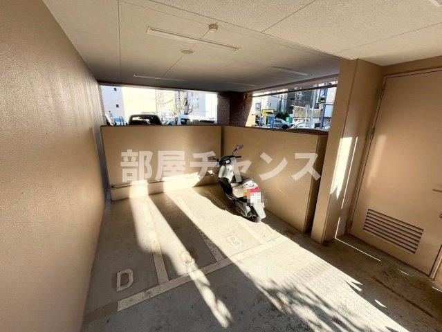 プレサンス名古屋駅前プラチナムの駐車場