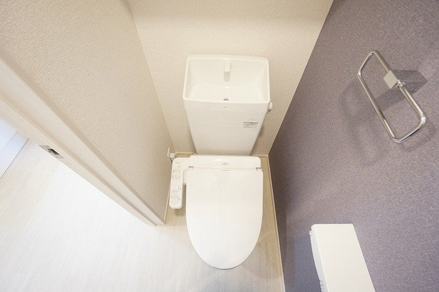 プロスペリティ岡垣Ⅰのトイレ|落ち着いた色調のトイレです