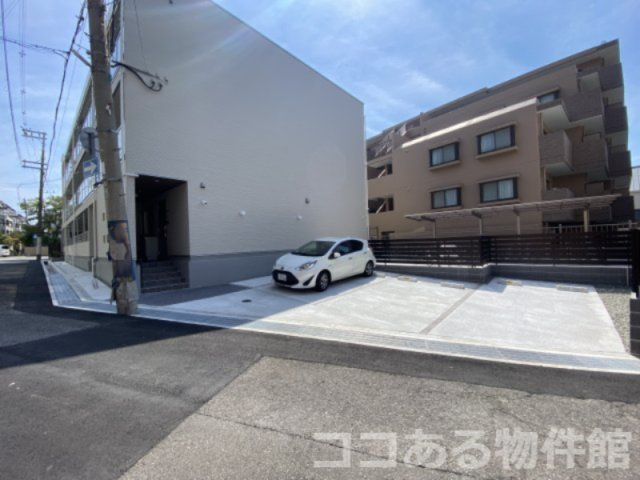 リブリ・中山手の駐車場