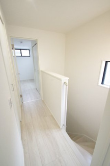 【その他】 | 立川市錦町4丁目　新築戸建て（全2棟）2号棟　6299万円 | 3階廊下