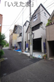 【前面道路含む現地写真】 | 立川市錦町4丁目　新築戸建て（全2棟）2号棟　6299万円