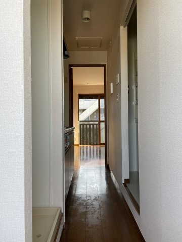 ヒルズ・アイの玄関