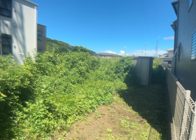 【外観】 | 土地購入を検討されている場合、境界杭がない状態で購入してしまうと境界確定測量をする必要があり、費用がかかります。購入の前に、売主、隣土地所有者立ち合いのもと境界を確定し境界杭を設置するのがベストです。
