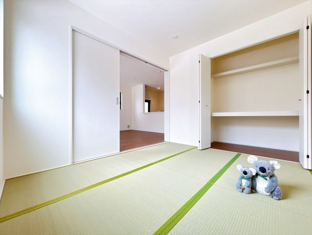 【和室】 | 高崎市新町　新築住宅 | 洗濯物を畳んだり、お子様のお昼寝など多用途にお使いいただける和室です。