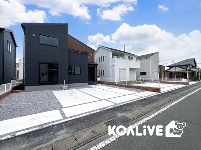 【外観】 | 高崎市新町　新築住宅 | 完成済み！いつでも新生活を始めることができます。
開放感あるLDK！
陽当り、風通しも良い暖かな住まいです。
KOALIVE （コアライブ）【0120-919-727】