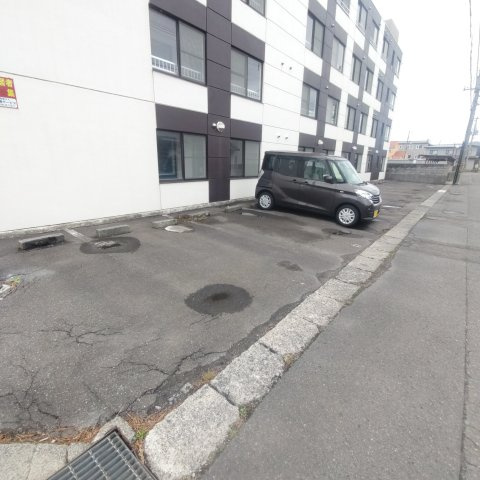 北拓ハイツ高砂の駐車場