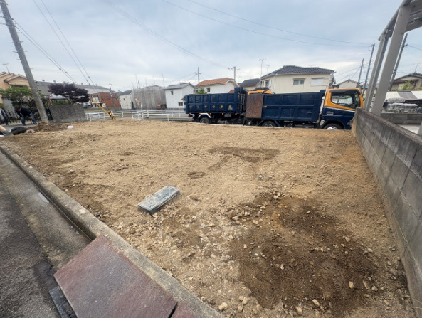 現況更地！コンパクト住宅を建てませんかの前面道路含む現地写真|更地のため即引渡可！！