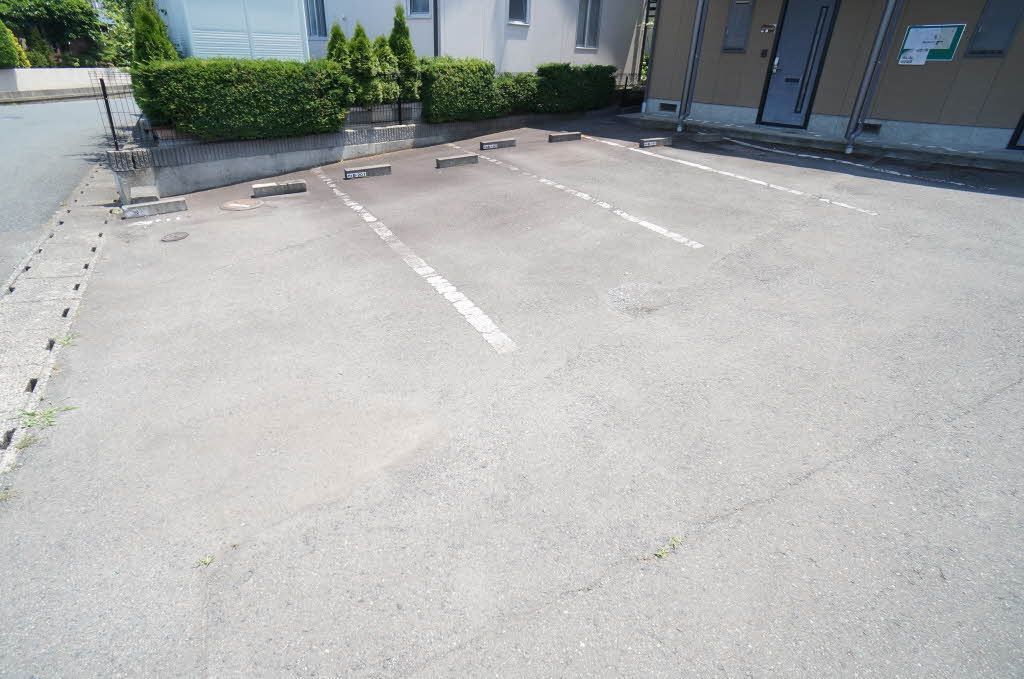サンカンタン津志田 Ｂの駐車場