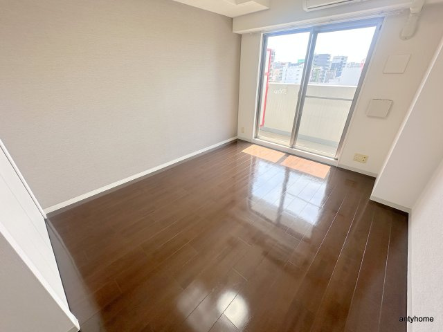 ルクレ難波　仲介手数料無料の居間・リビング