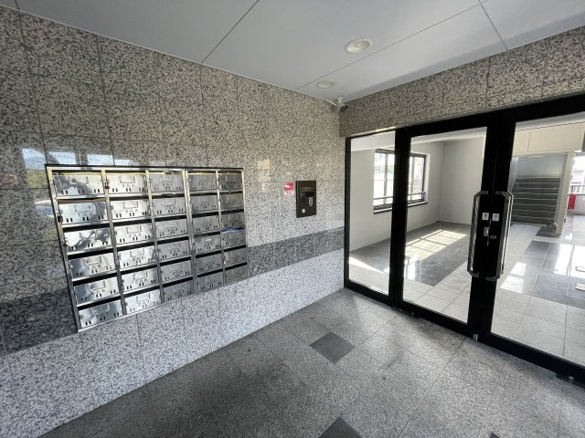 マンションDISCUSの玄関