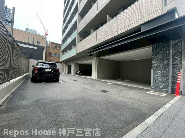 アルファレガロ神戸元町の駐車場
