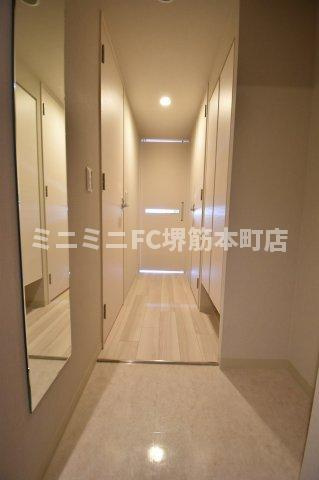 ファーストフィオーレ玉造グレイスの玄関