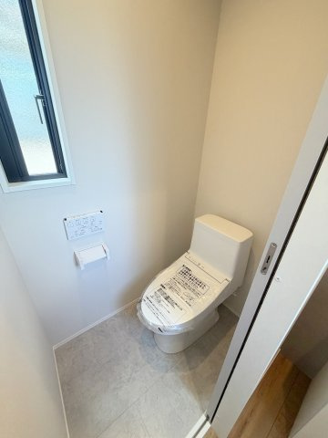 八潮市木曽根　新築戸建のトイレ|同施工会社の参考写真になります。