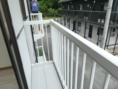 【バルコニー】 | メゾン美の越　E棟 | 同間取り別部屋写真です。