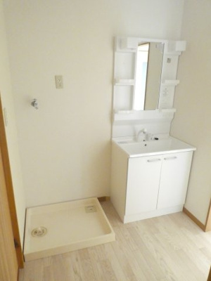 【洗面所】 | メゾン美の越　E棟 | 同間取り別部屋写真です。