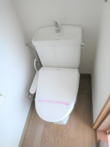 【トイレ】 | メゾン美の越　E棟 | 同間取り別部屋写真です。