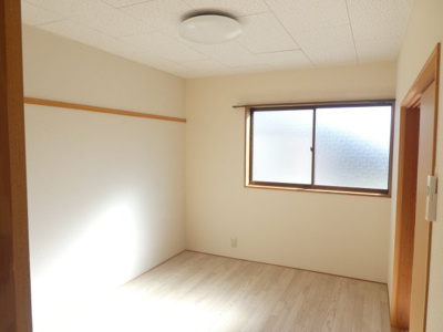 【寝室】 | メゾン美の越　E棟 | 同間取り別部屋写真です。