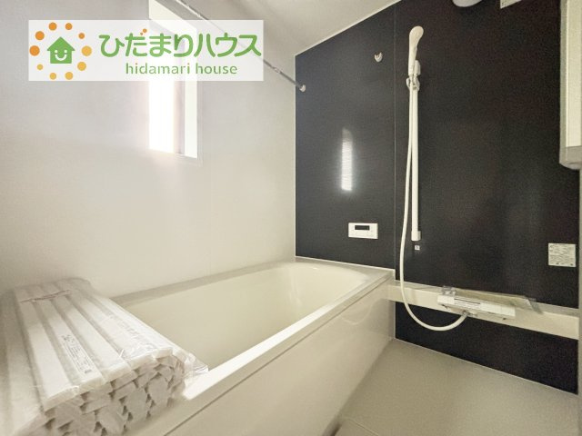 【浴室】 | かすみがうら市下稲吉第15　新築戸建　5号棟 | 大人が足を伸ばしても十分な広さ！一人でゆっくりくつろぐ時間も大切です！