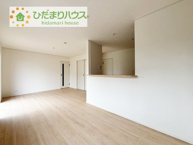 【居間・リビング】 | かすみがうら市下稲吉第15　新築戸建　5号棟 | お子様が元気に遊べる広々としたリビングです！