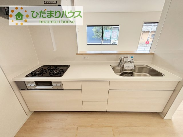 【キッチン】 | かすみがうら市下稲吉第15　新築戸建　5号棟 | 3口コンロでお料理する時間も短くなりそうですね(*‘∀‘)