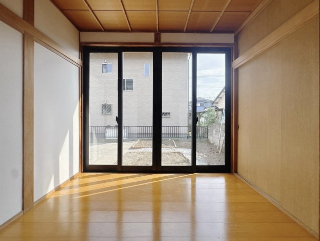 【中古戸建】太田市由良町のその他共用部分|■広縁｜日常に”ほっと一息”をプラスしてくれる空間。趣味スペースや物干しスペースとしても活用できます♪