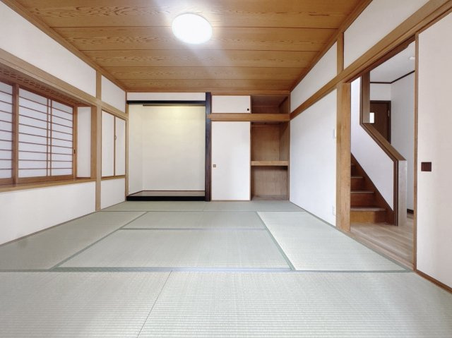 【中古戸建】太田市由良町の和室|■和室｜旅館のような趣を感じられる、くつろぎの住空間です。和室でしか味わえない畳ならではの香りや素材で和のやすらぎを感じてください♪落ち着いた和の雰囲気が、日々の暮らしに癒しをもたらします♪