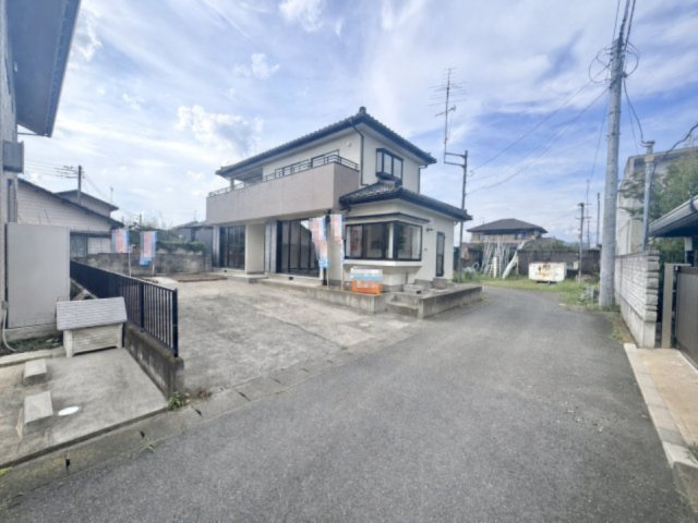 【中古戸建】太田市由良町の外観|■外観｜周囲の景観に調和しつつもしっかりとした存在感を感じられる外観で、長く愛される住まいを演出します♪