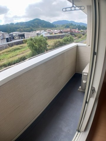 プラシード　弐番館のバルコニー|バルコニーからの眺めを楽しみながら食事をしませんか