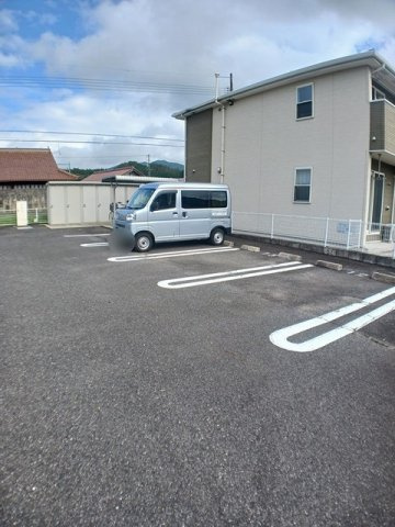 プラシード　弐番館の駐車場|駐車場があります