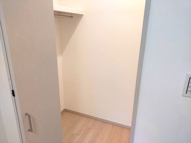 サークコート宝塚の収納|北側洋室約6帖　ウォークインクローゼット