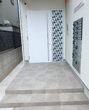 川口市西川口４丁目のアパートのエントランス