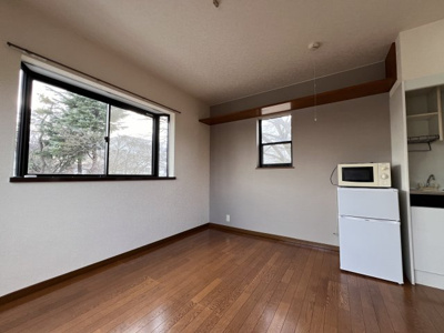 【洋室】 | ポンテパール | 角部屋・３面採光の洋室※家電があった場合は残置物